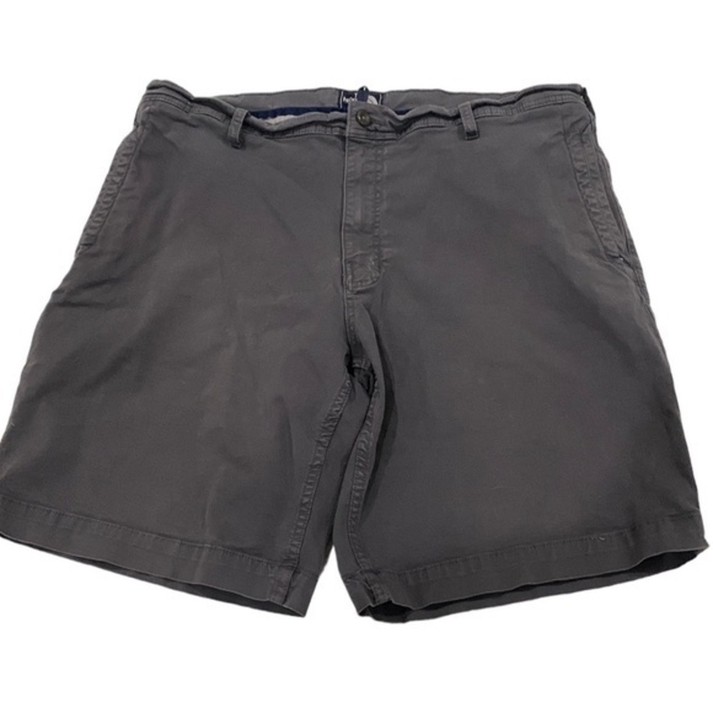 The North Face Men's Charcoal Gray Outdoor Adventure Shorts in Size 38